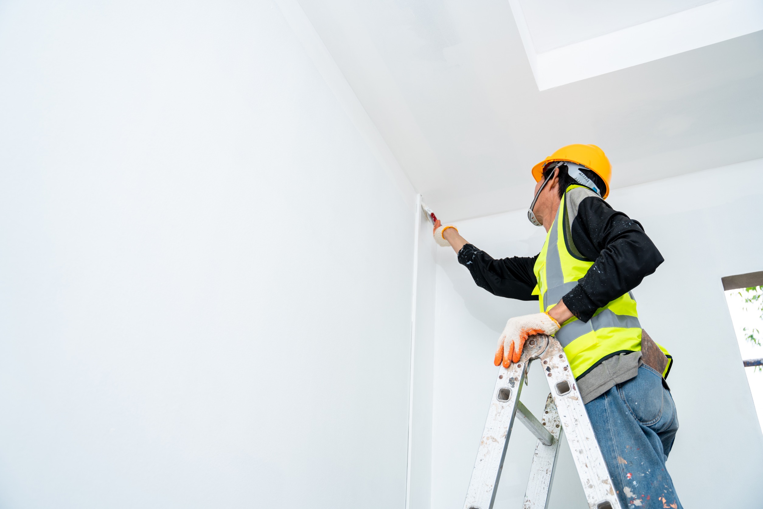 Peintre en bâtiment Essonne : 3 questions à se poser avant de confier ses travaux à un pro