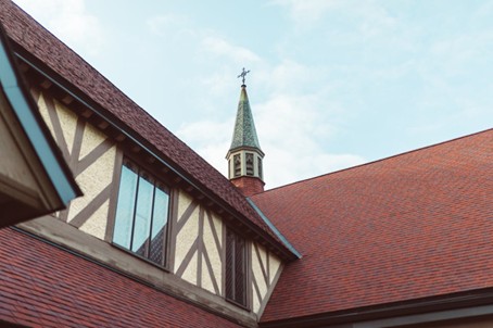 Couvreur expérimenté : un investissement pour la valeur de votre propriété