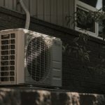 Faîtes poser votre climatisation par un électricien qualifié pour un gain de temps significatif et des économies à long terme