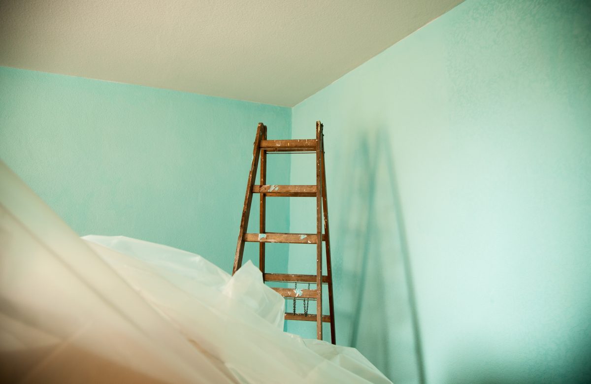 Checklist avant l’arrivée de votre peintre à domicile : bien préparer votre pièce